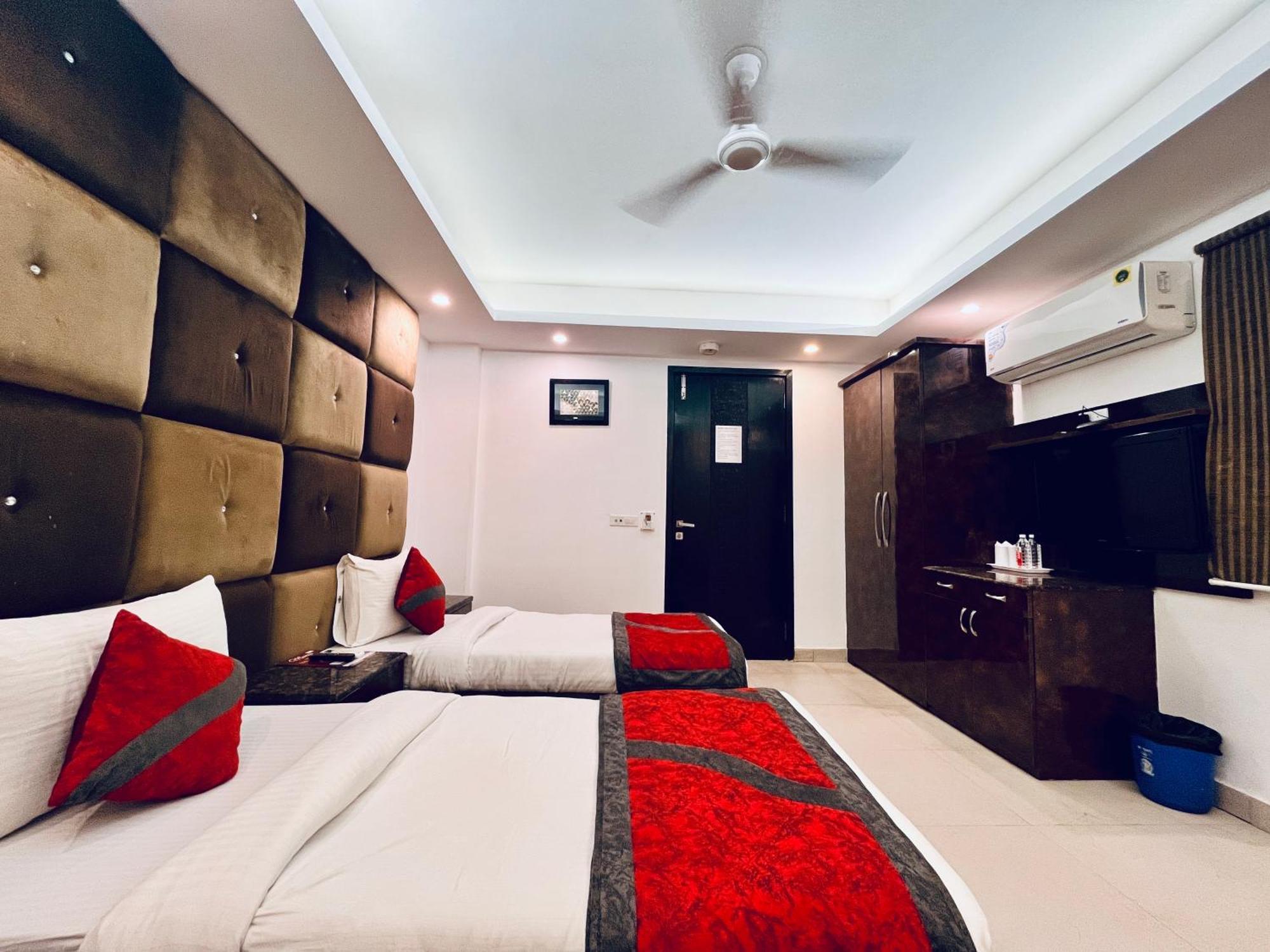 Hotel The Gold Inn - Karol Bagh Delhi Dış mekan fotoğraf